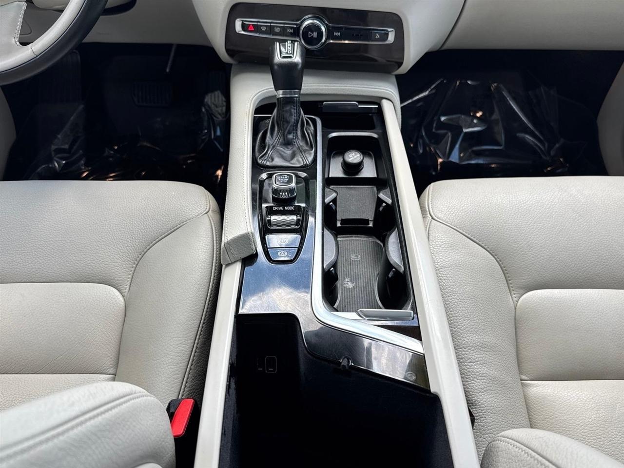 Volvo XC90 T6 AWD Momentum 2019