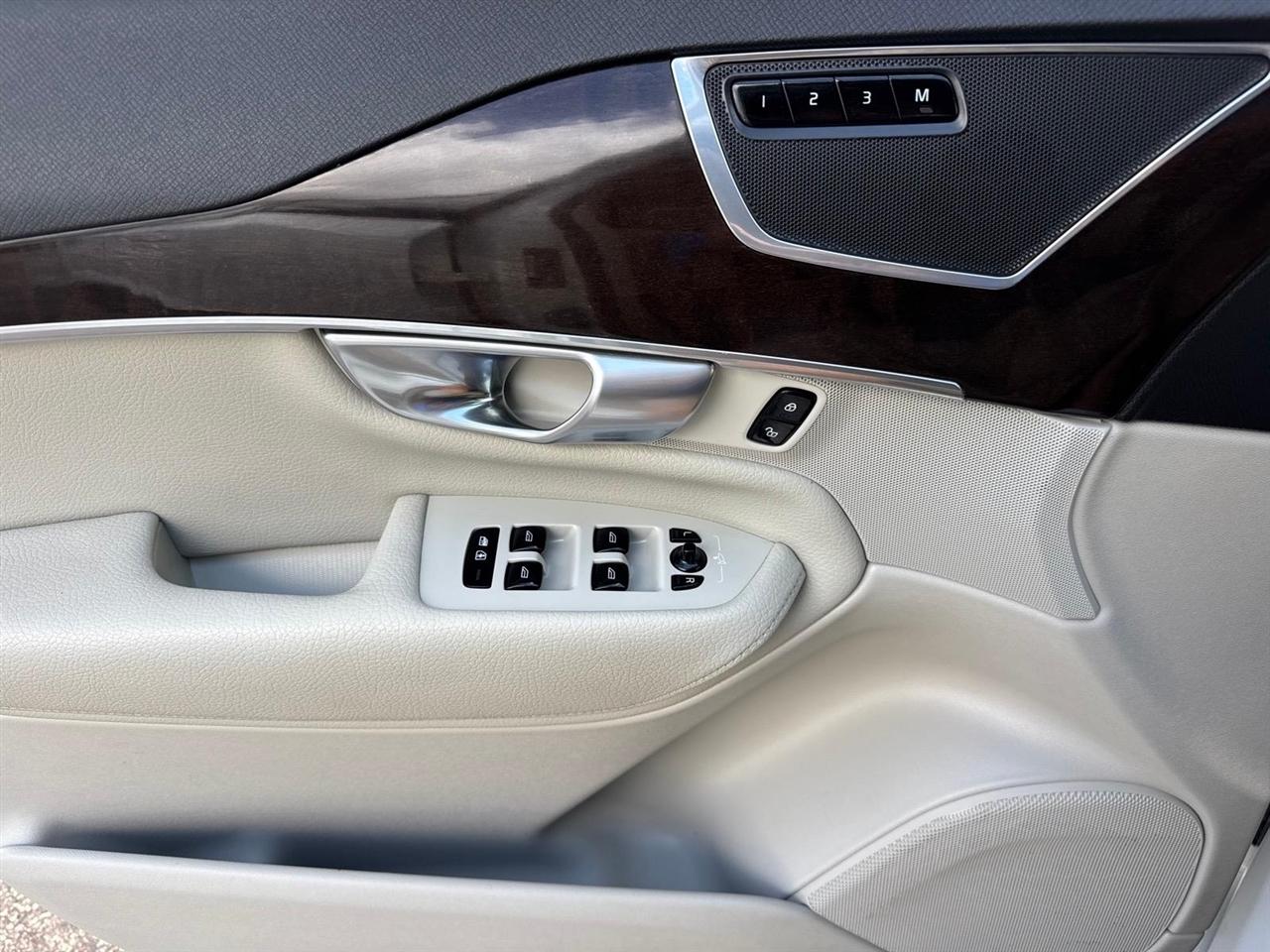 Volvo XC90 T6 AWD Momentum 2019