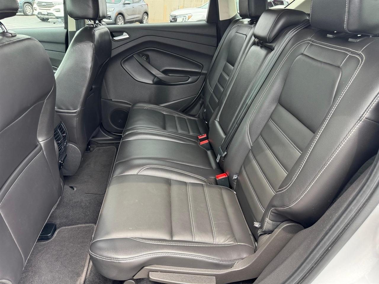 Ford Escape Titanium 4WD 2017
