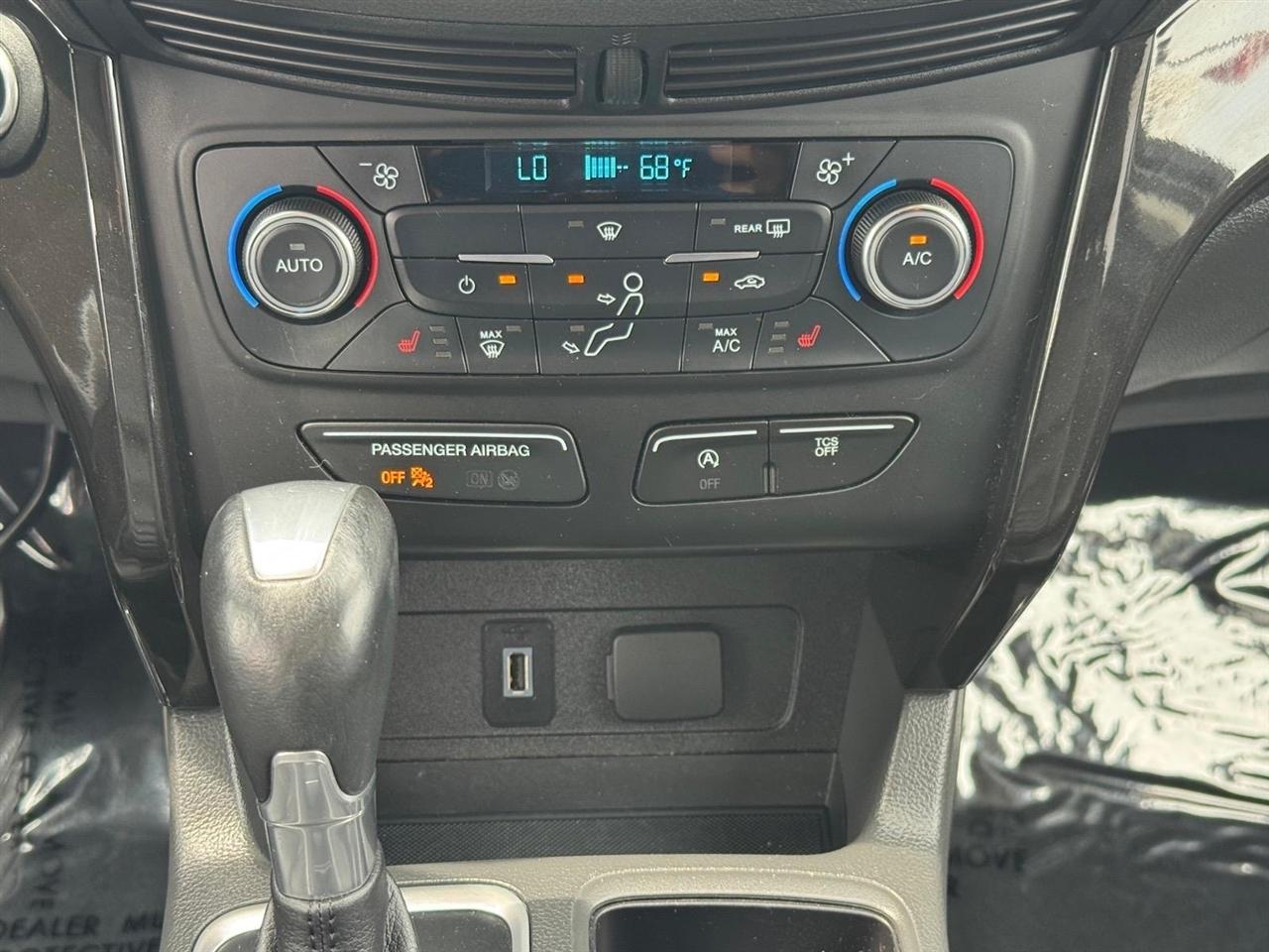 Ford Escape Titanium 4WD 2017