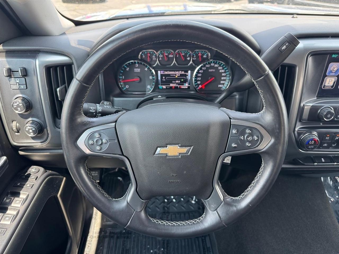 Chevrolet Silverado 1500 4WD Crew Cab 143.5" LT w/1LT 2015