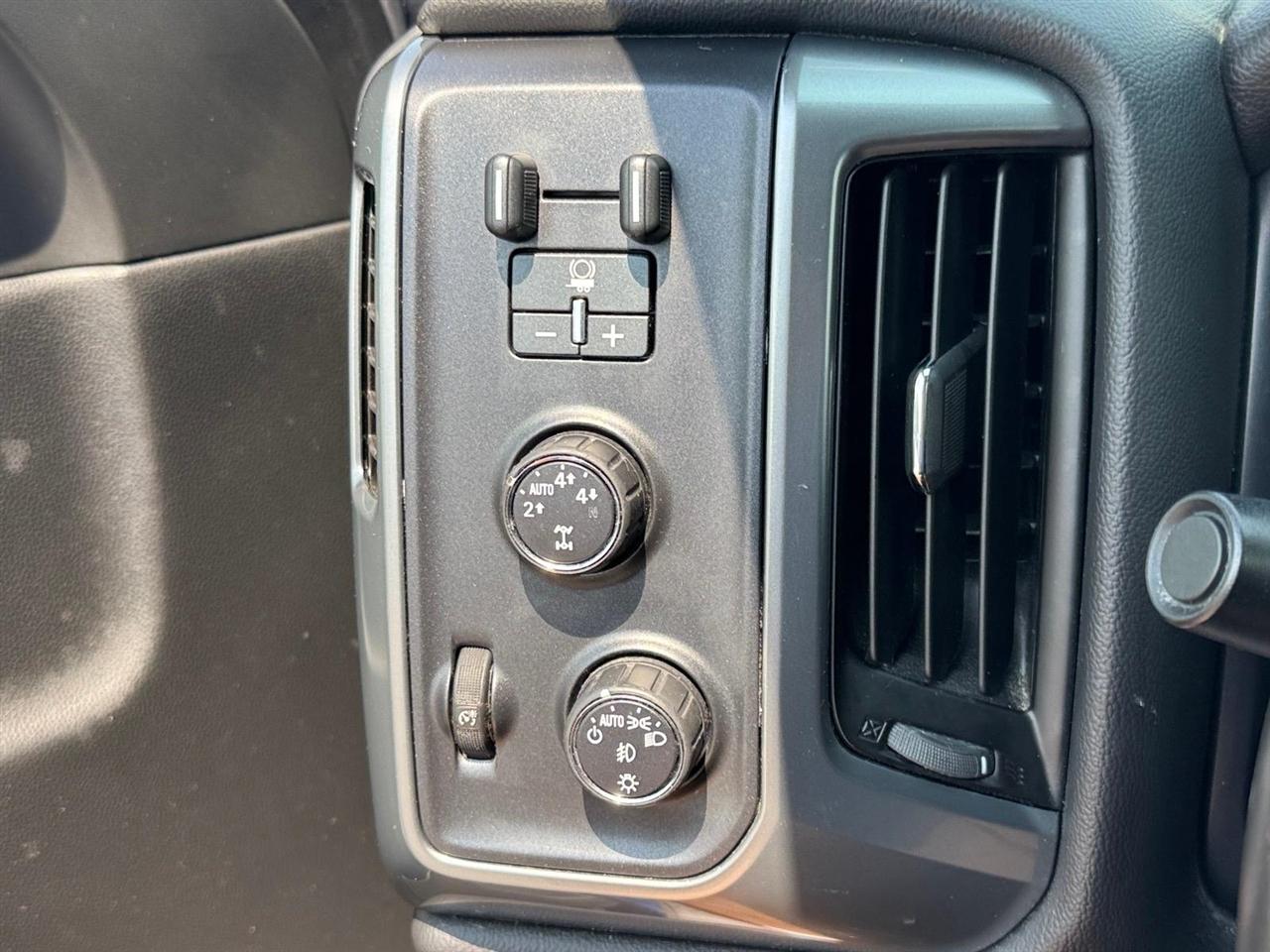 Chevrolet Silverado 1500 4WD Crew Cab 143.5" LT w/1LT 2015