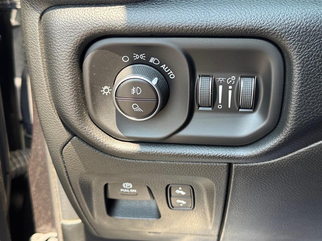 RAM 1500 Big Horn/Lone Star 4x4 Crew Cab 5'7" Box 2019