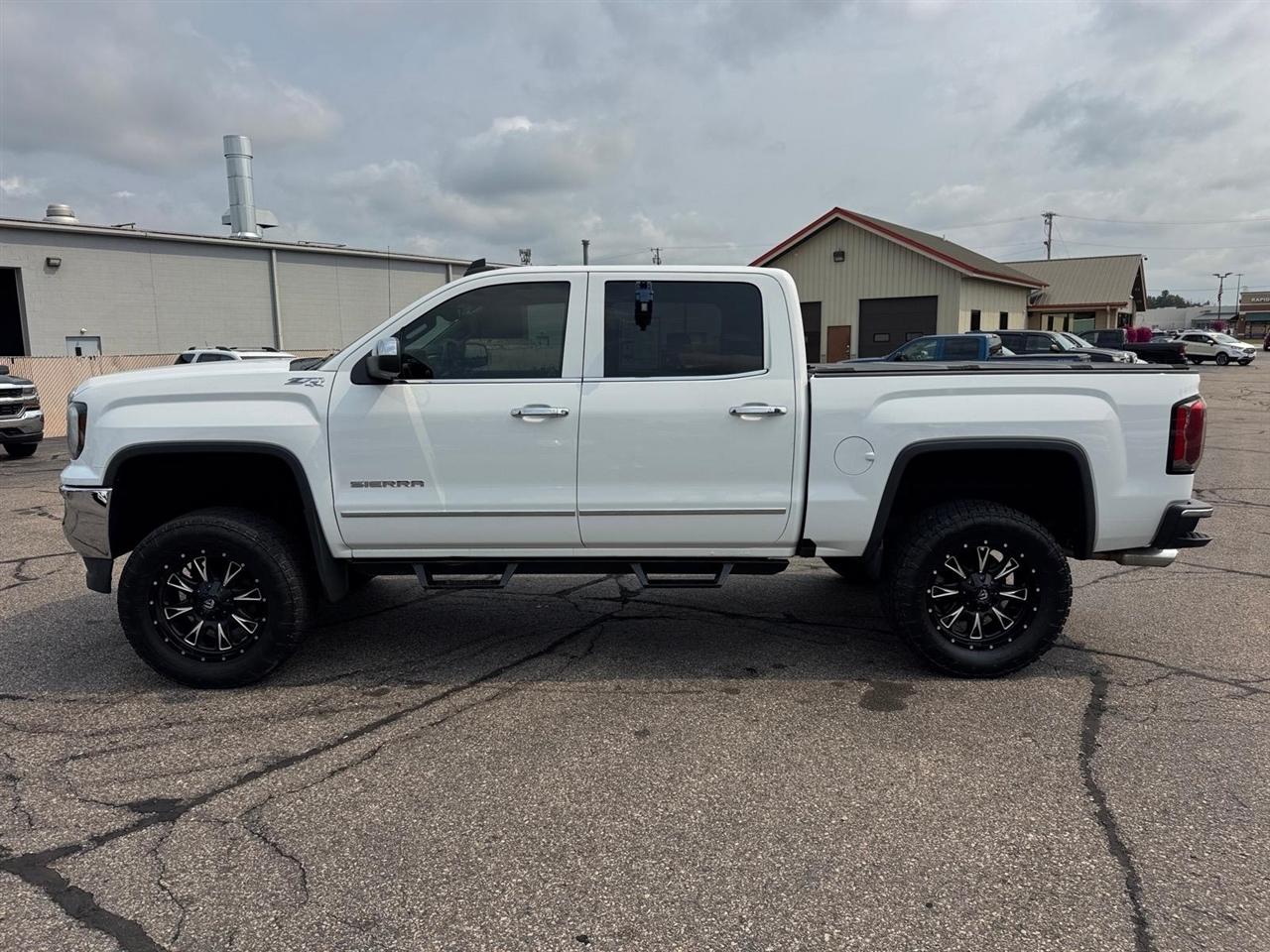 GMC Sierra 1500 4WD Crew Cab 143.5" SLT 2016