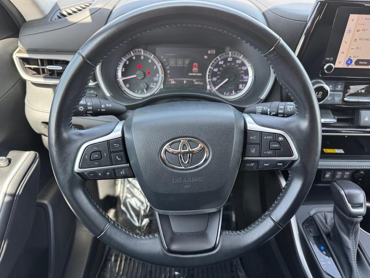 Toyota Highlander Platinum AWD (Natl) 2023