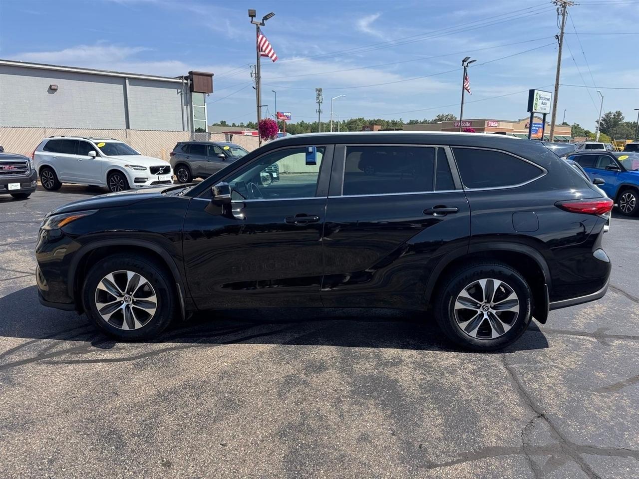 Toyota Highlander Platinum AWD (Natl) 2023