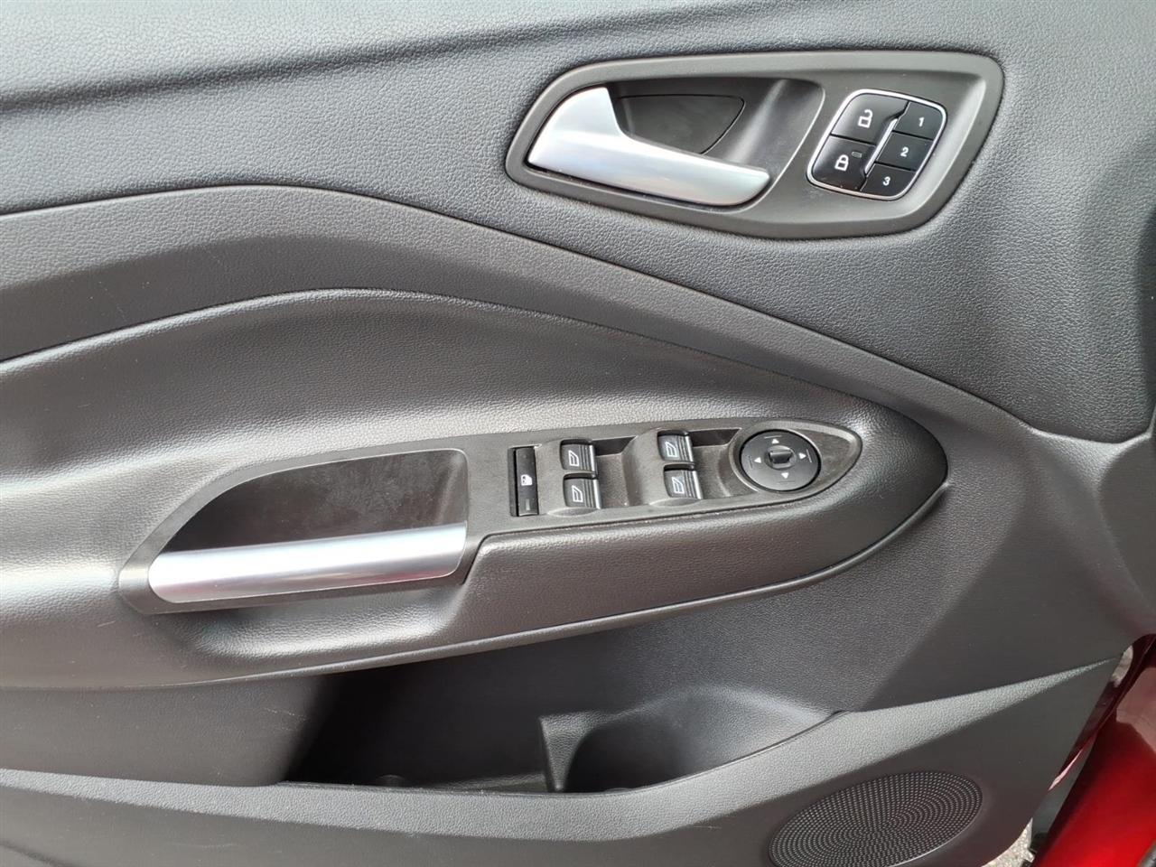 Ford Escape Titanium 4WD 2017