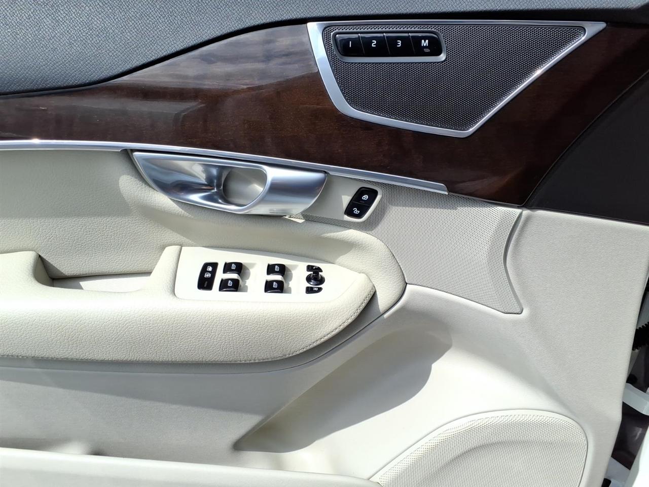Volvo XC90 T6 AWD Momentum 2019