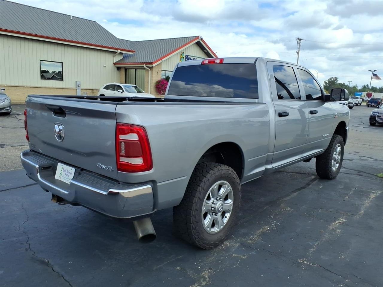 RAM 3500 Tradesman 4x4 Crew Cab 6'4" Box 2020