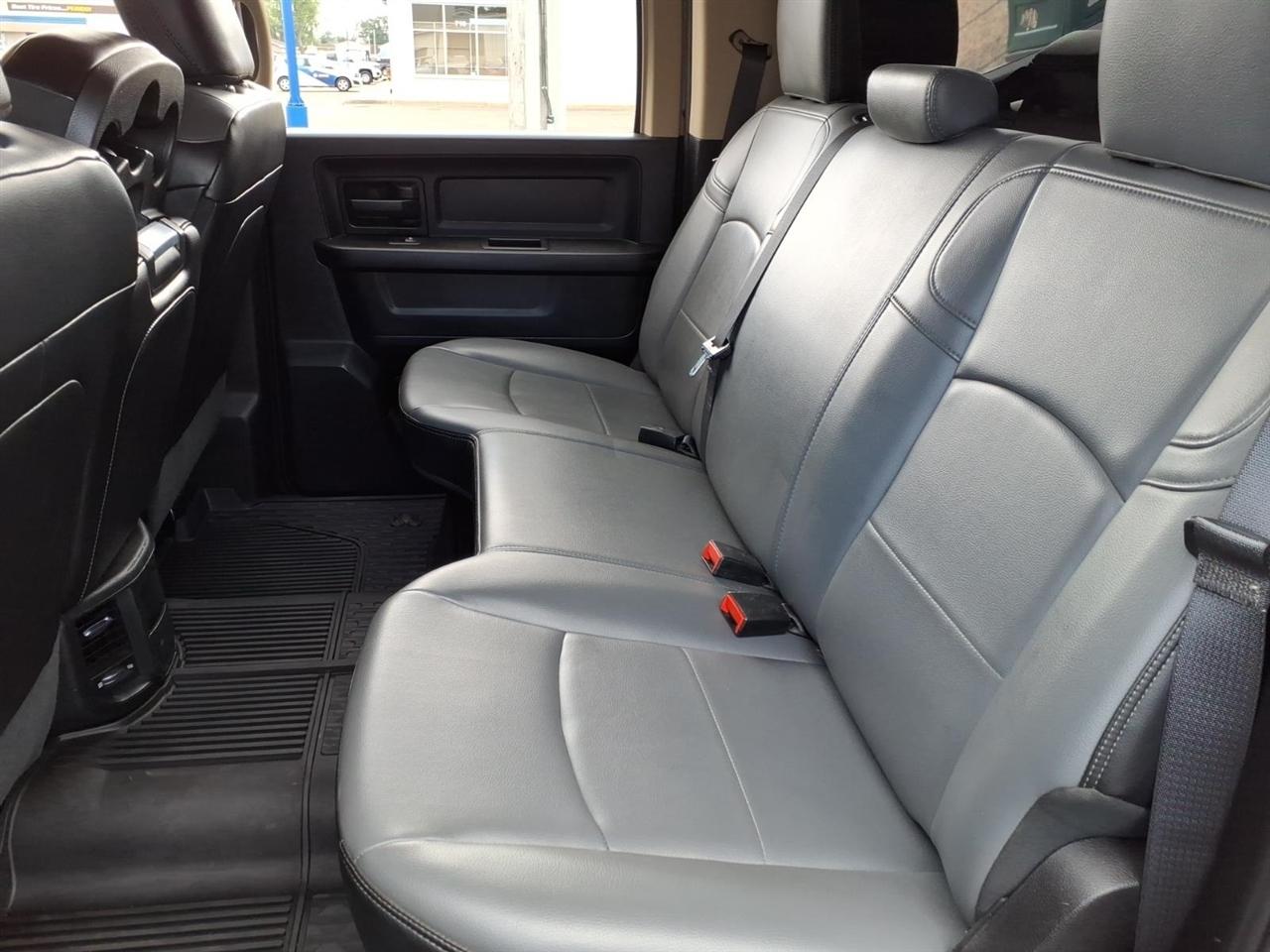 RAM 3500 Tradesman 4x4 Crew Cab 6'4" Box 2020