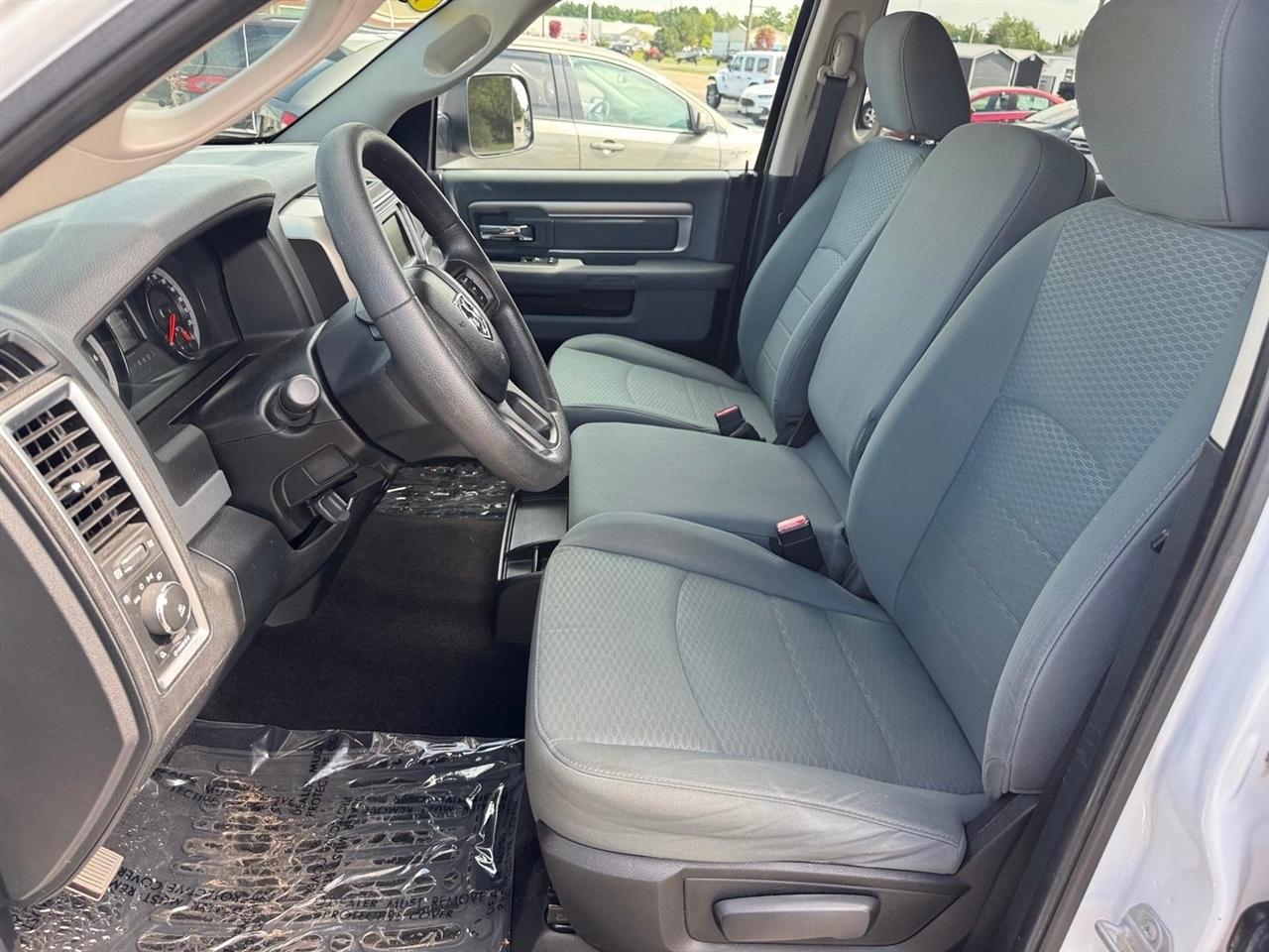 RAM 1500 4WD Crew Cab 149" Outdoorsman 2014