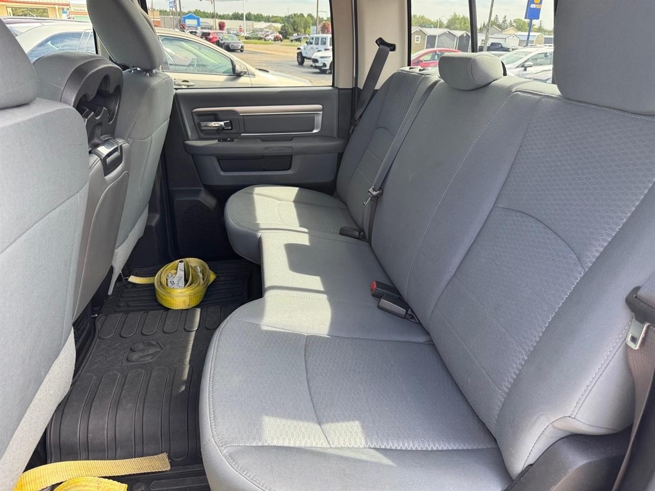 RAM 1500 4WD Crew Cab 149" Outdoorsman 2014