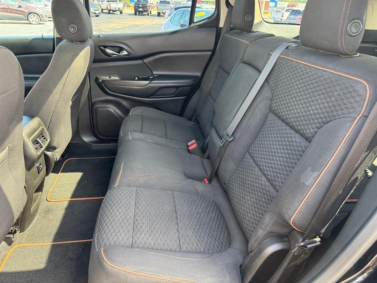 GMC Acadia AWD 4dr SLE w/SLE-2 2017