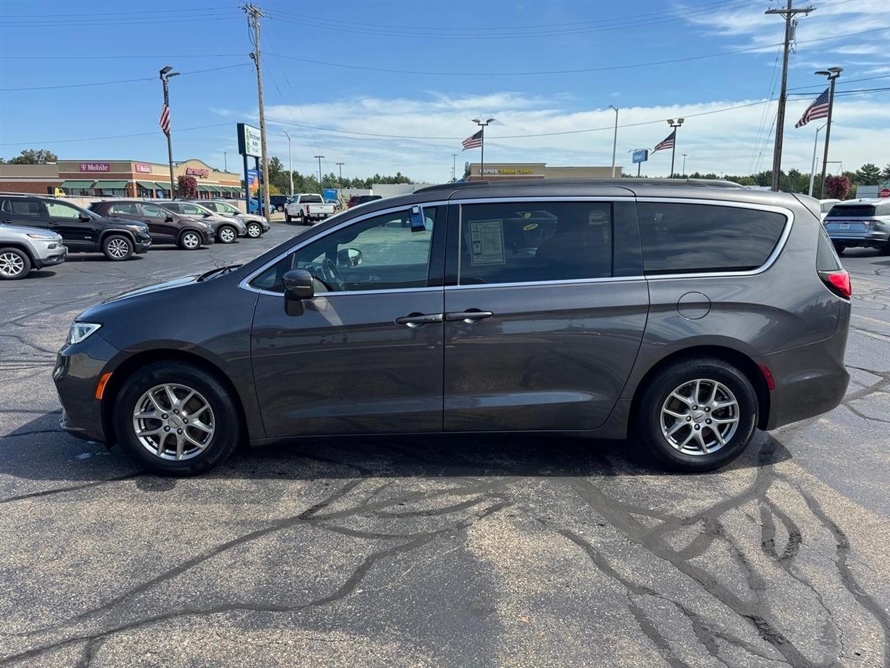 Chrysler Pacifica Touring FWD 2022