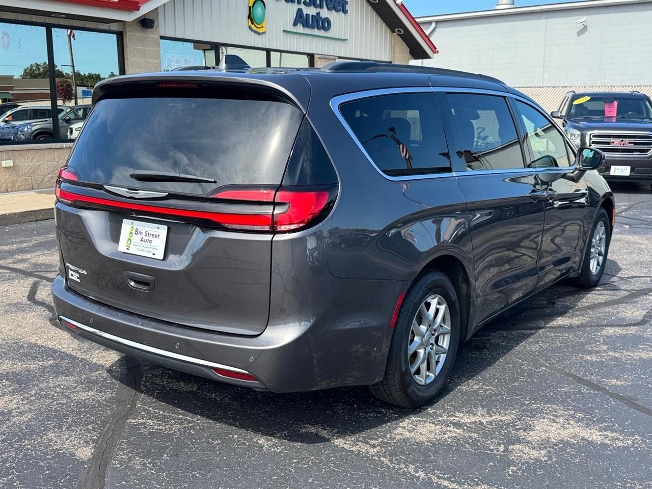 Chrysler Pacifica Touring FWD 2022