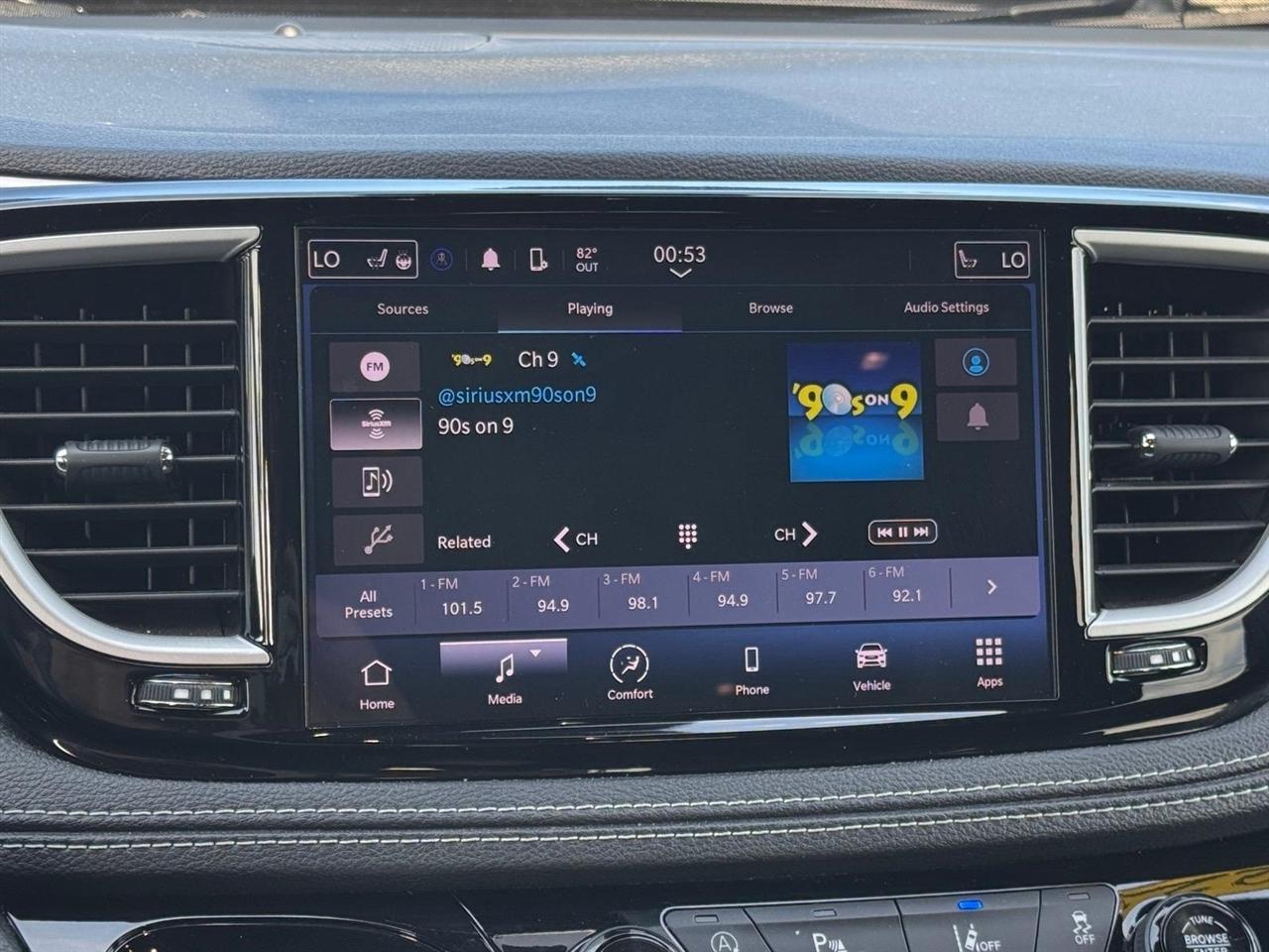 Chrysler Pacifica Touring FWD 2022