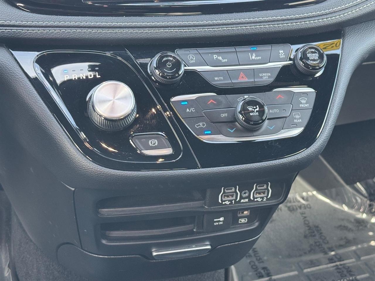 Chrysler Pacifica Touring FWD 2022