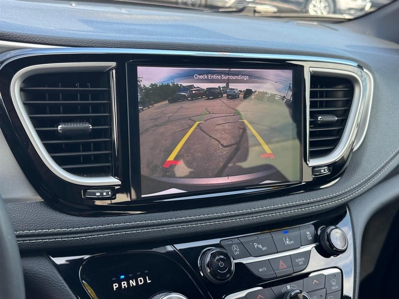 Chrysler Pacifica Touring FWD 2022
