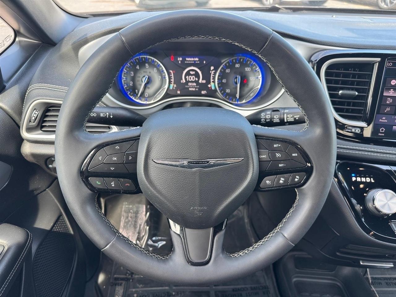 Chrysler Pacifica Touring FWD 2022