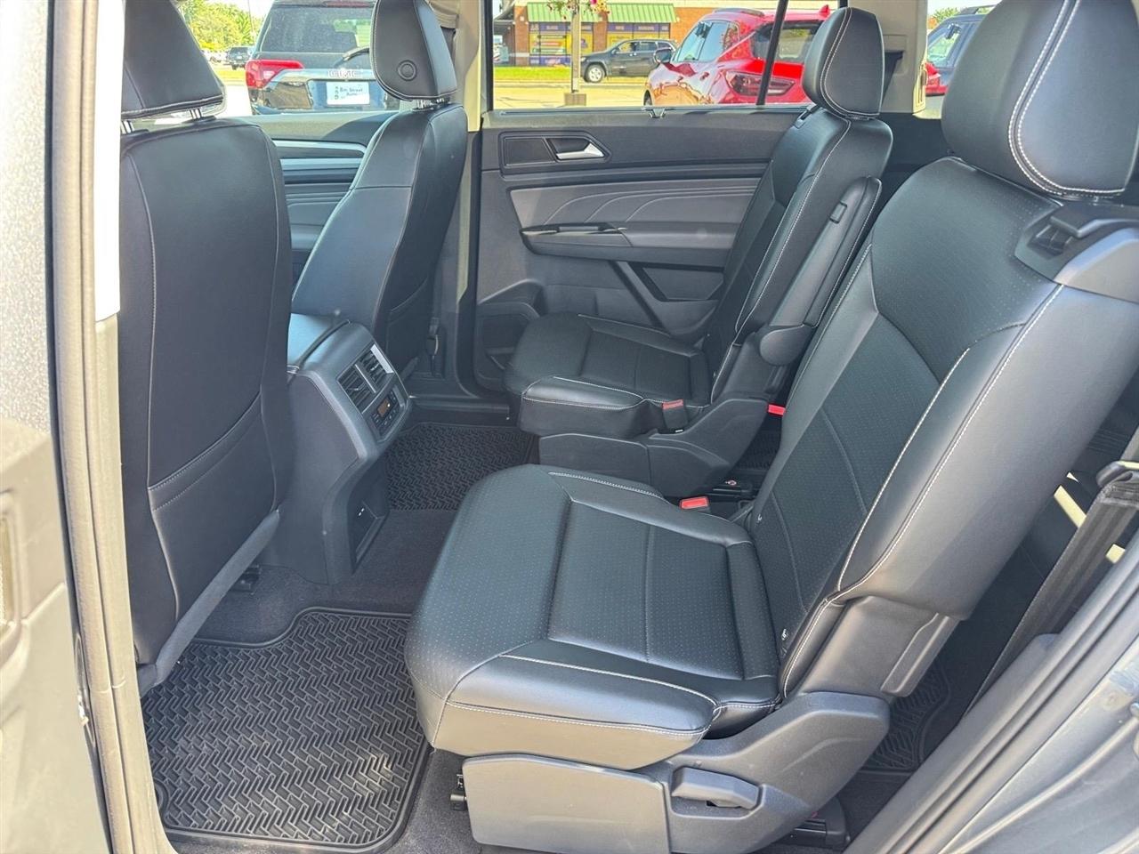 Volkswagen Atlas 2.0T SE w/Technology 4MOTION 2022