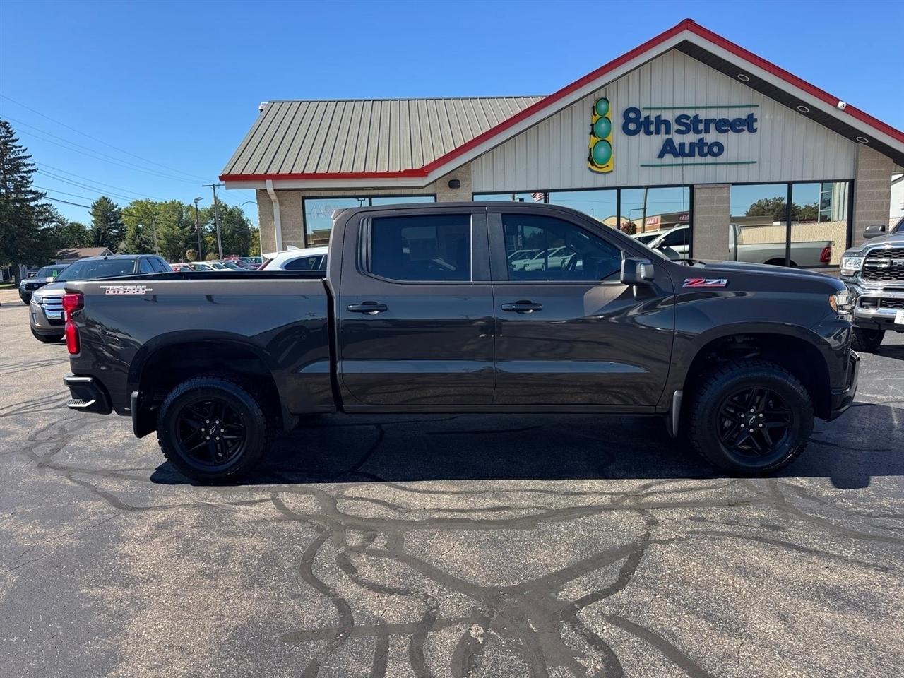 Chevrolet Silverado photo 2