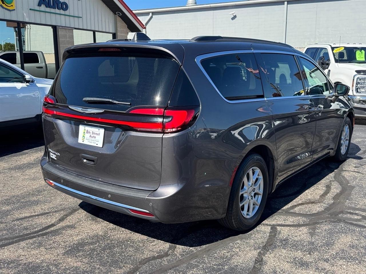 Chrysler Pacifica Touring L FWD 2022