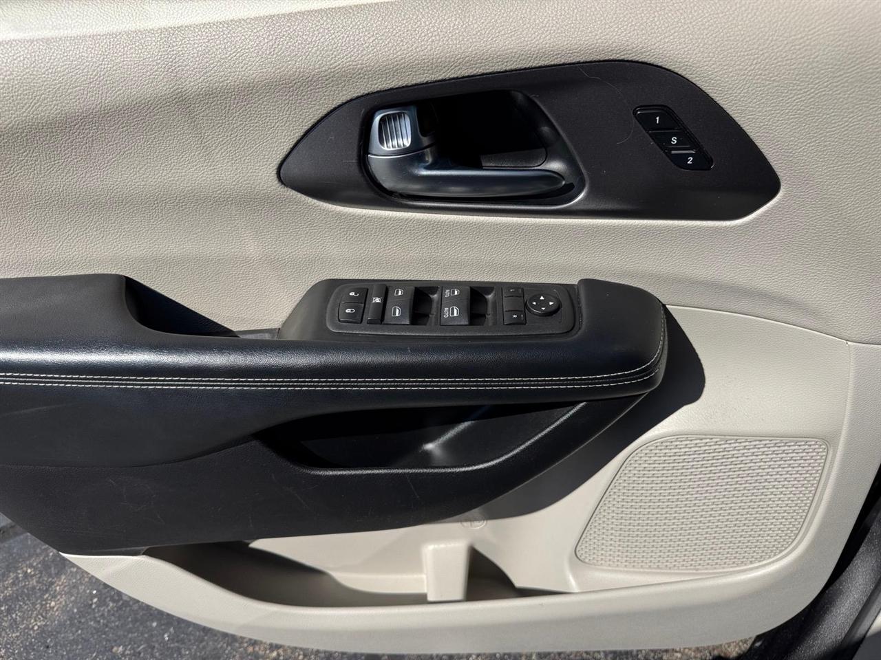 Chrysler Pacifica Touring L FWD 2022