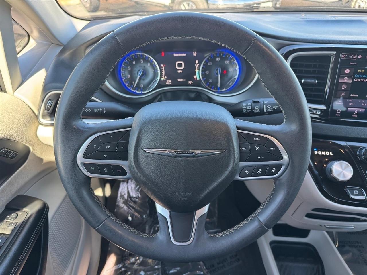 Chrysler Pacifica Touring L FWD 2022