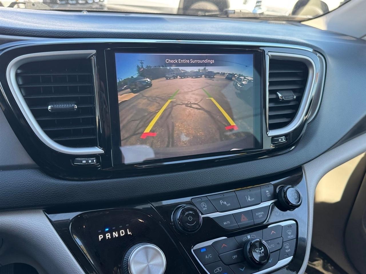Chrysler Pacifica Touring L FWD 2022