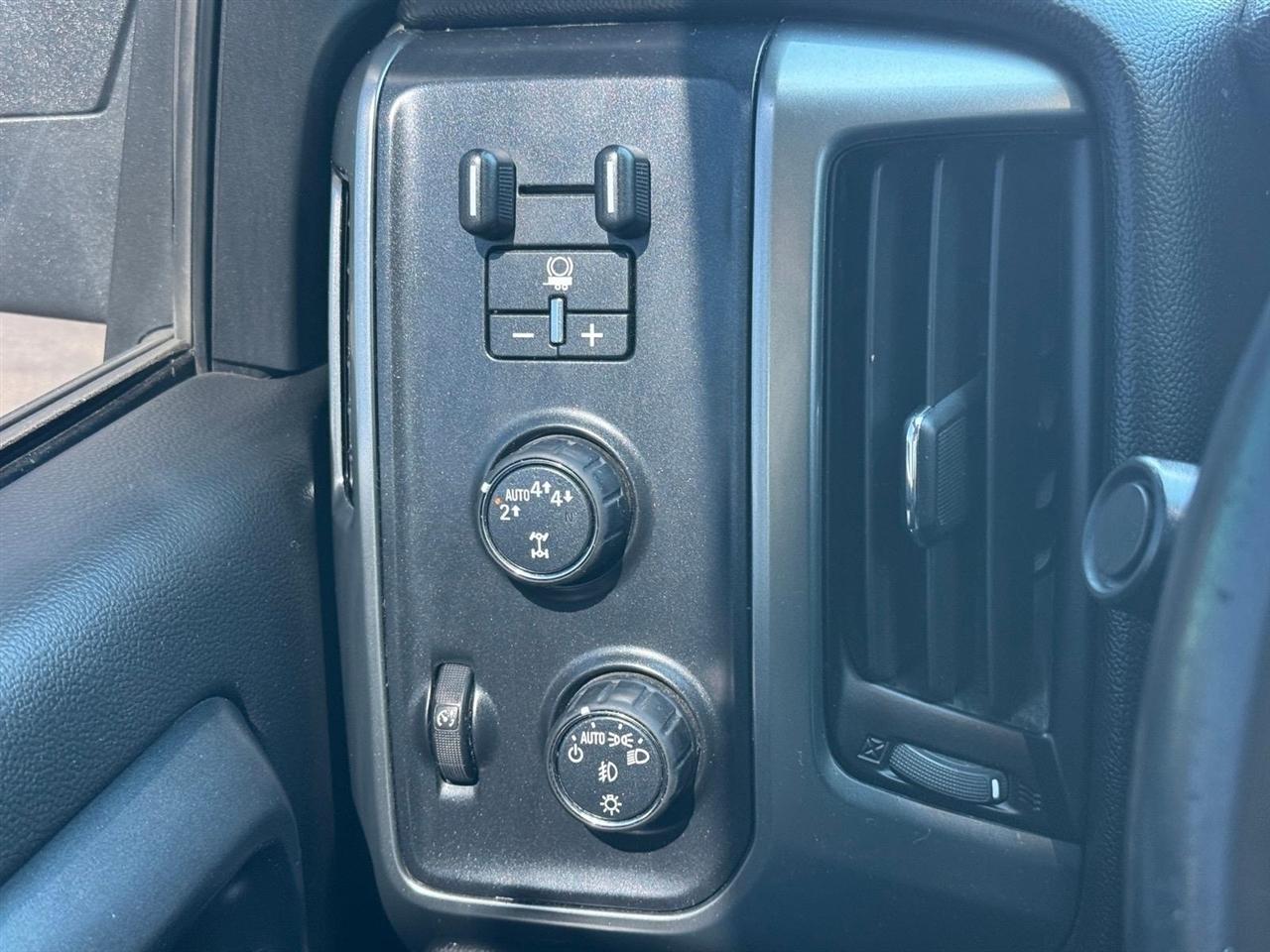 Chevrolet Silverado 1500 4WD Crew Cab 143.5" LT w/2LT 2018