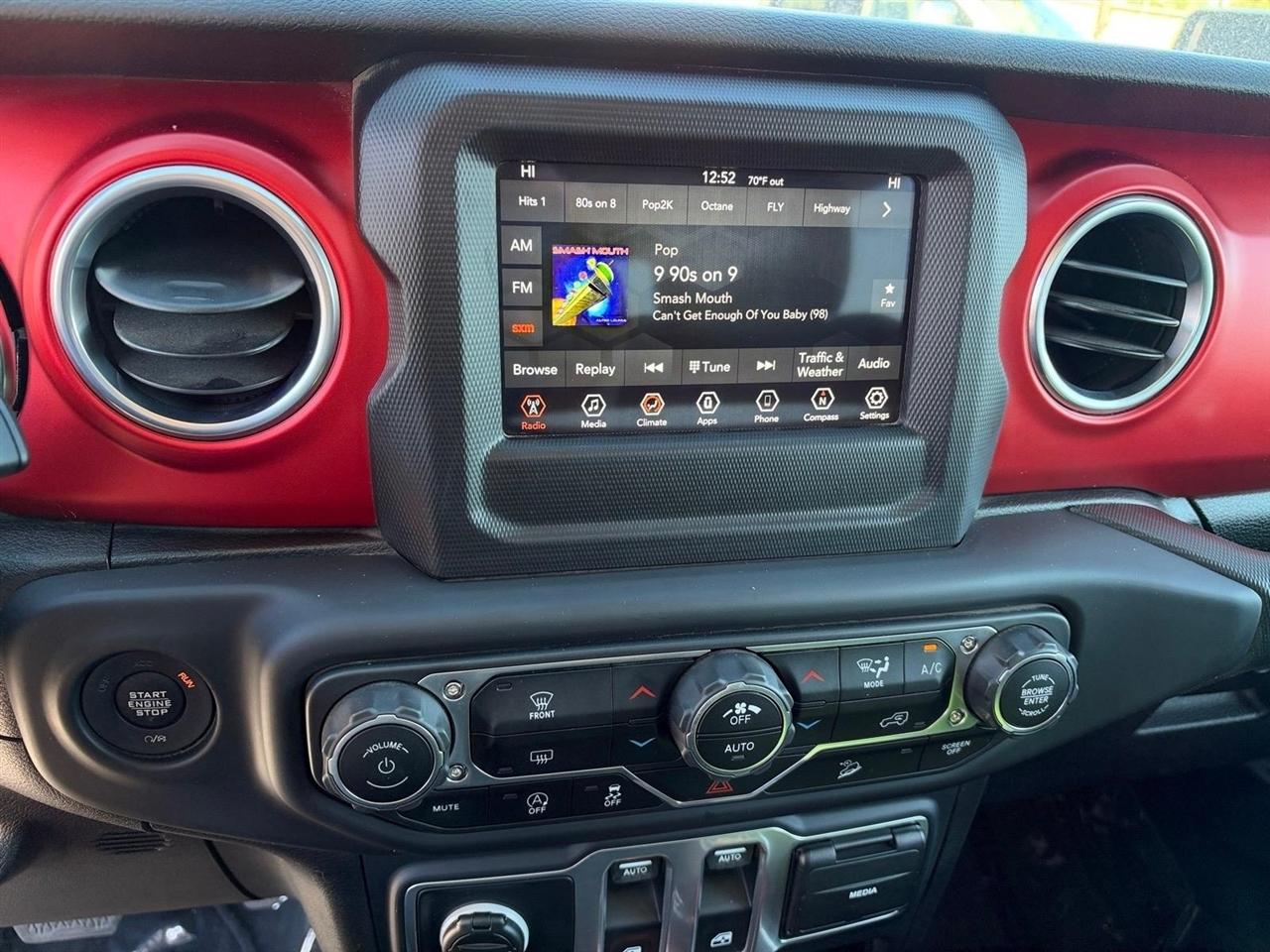Jeep Wrangler photo 9
