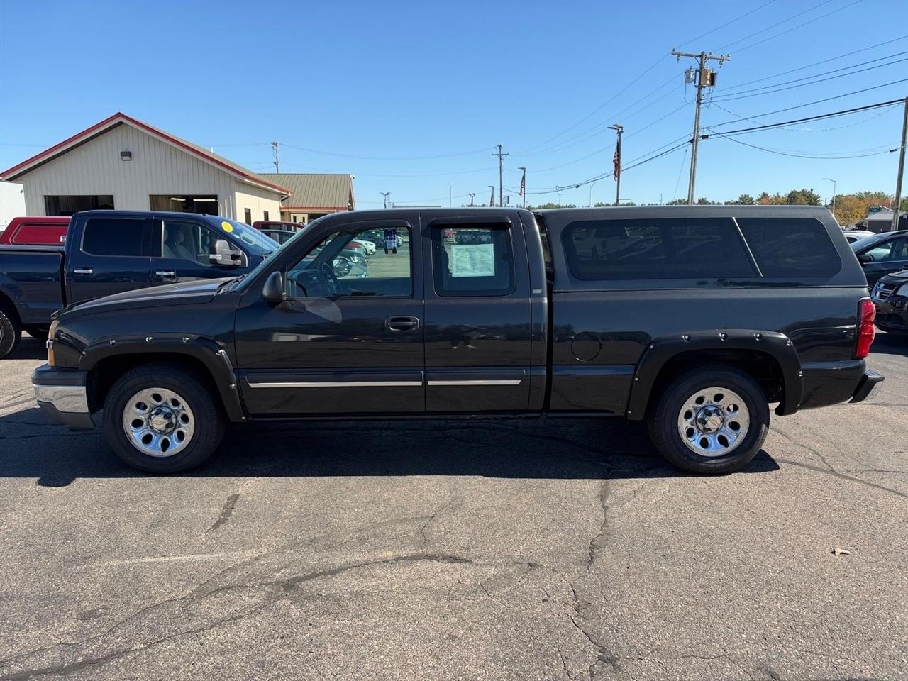 Chevrolet Silverado photo 2