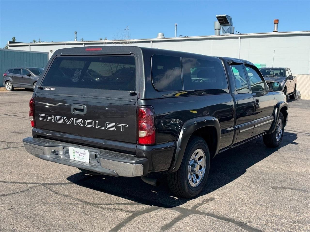 Chevrolet Silverado photo 3