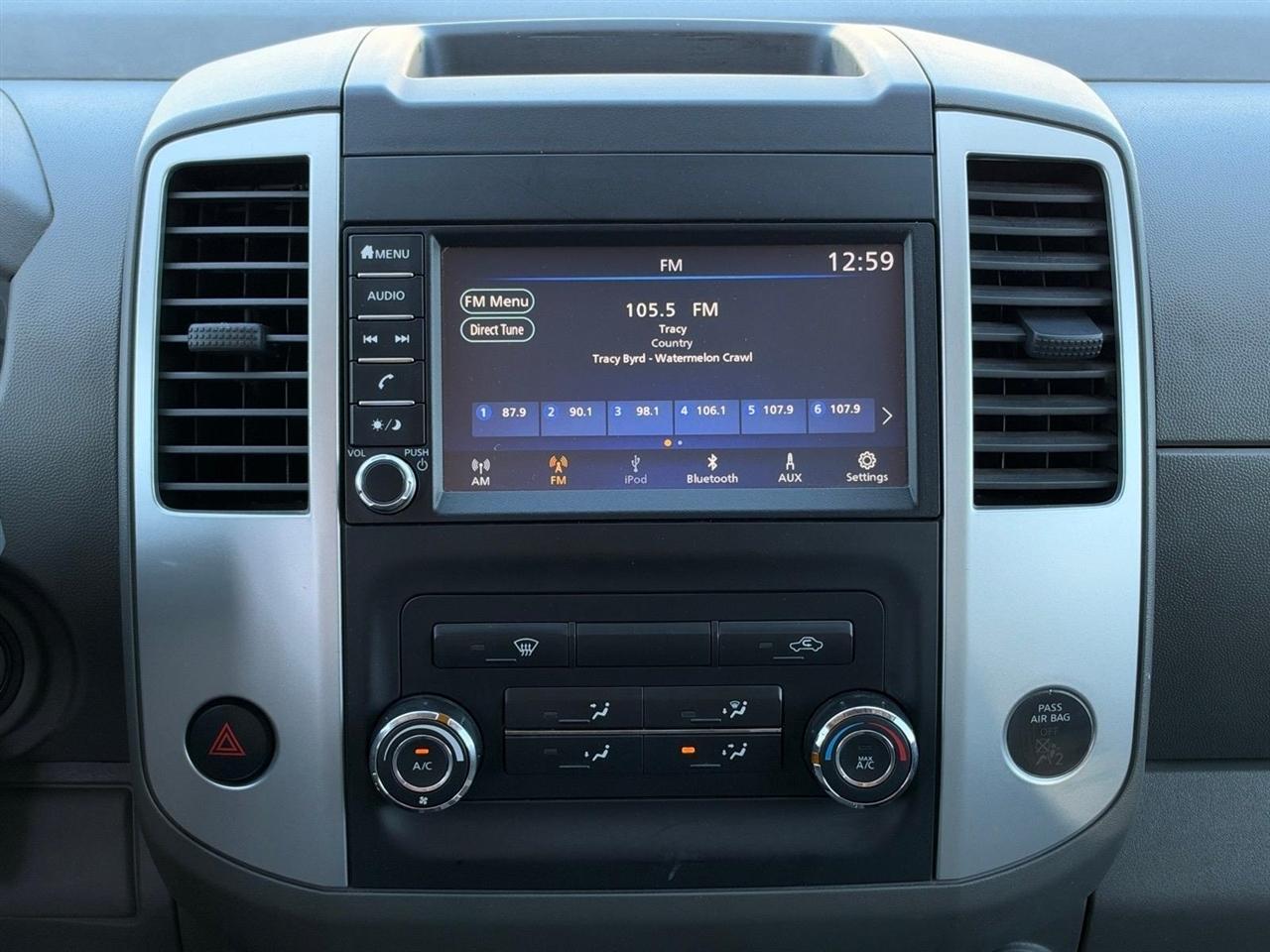 Nissan Frontier photo 8