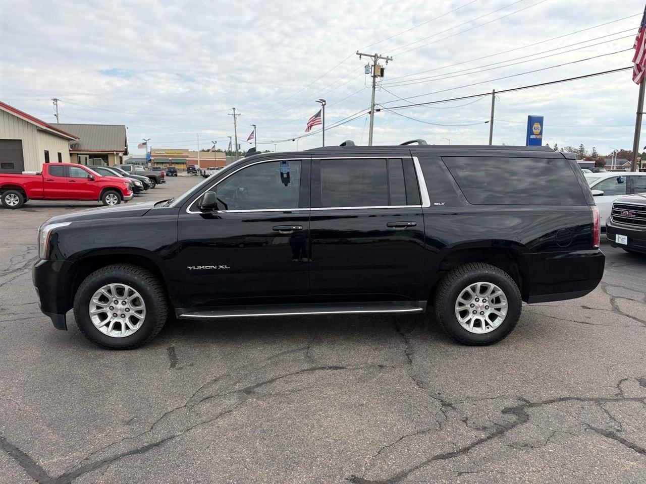 GMC Yukon XL 4WD 4dr SLT 2017