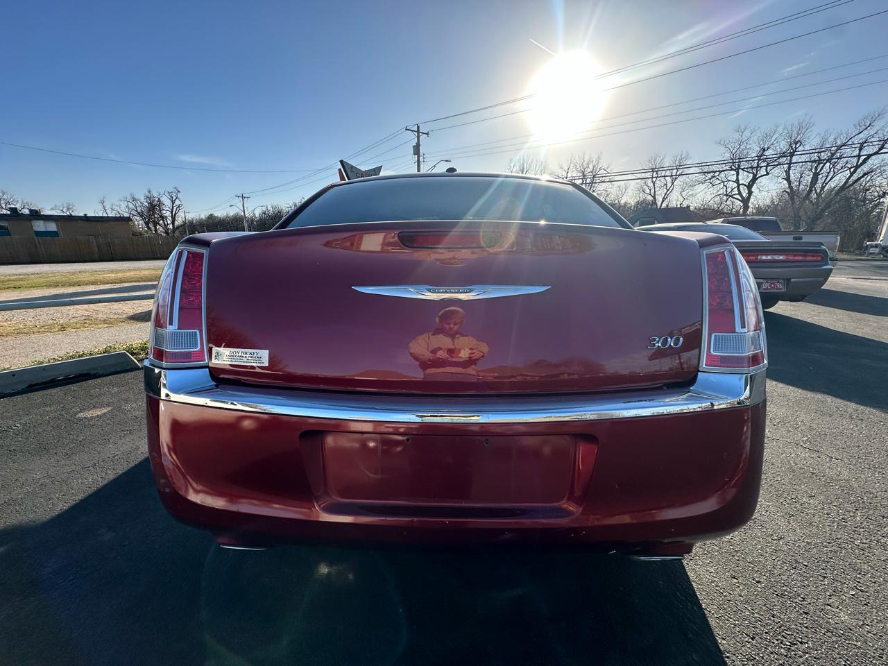 Chrysler 300 4dr Sdn V6 RWD 2012