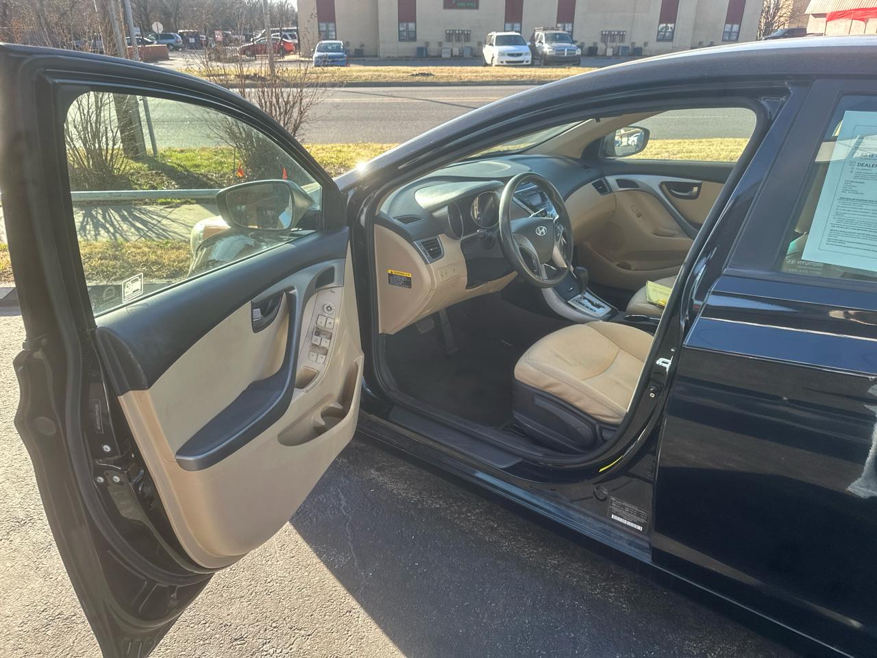 Hyundai Elantra 4dr Sdn Auto 2012