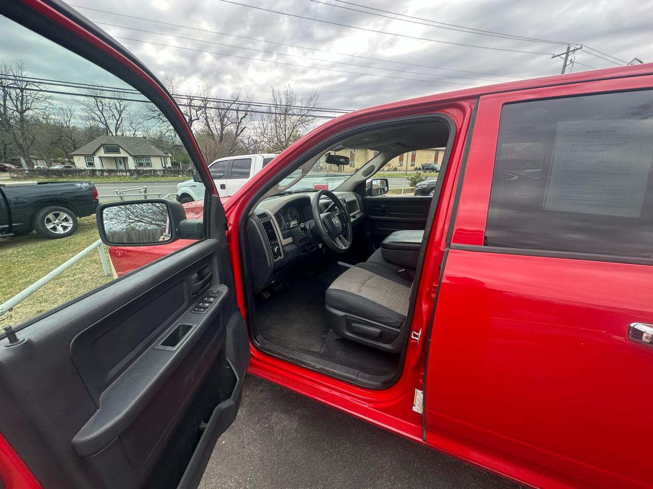 Dodge Ram 1500 2WD Quad Cab 140.5" ST 2010