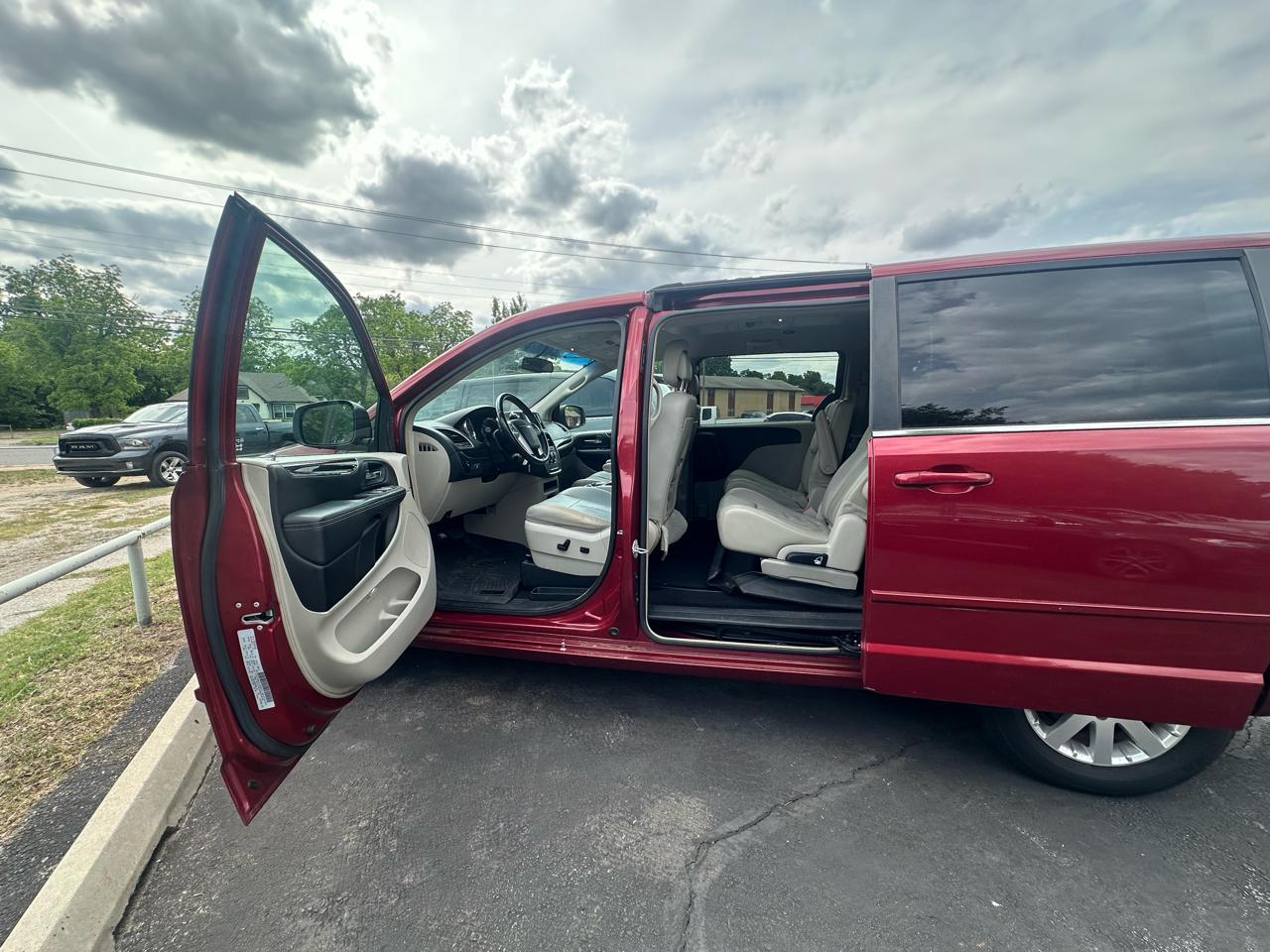 Chrysler Town & Country 4dr Wgn LX 2015