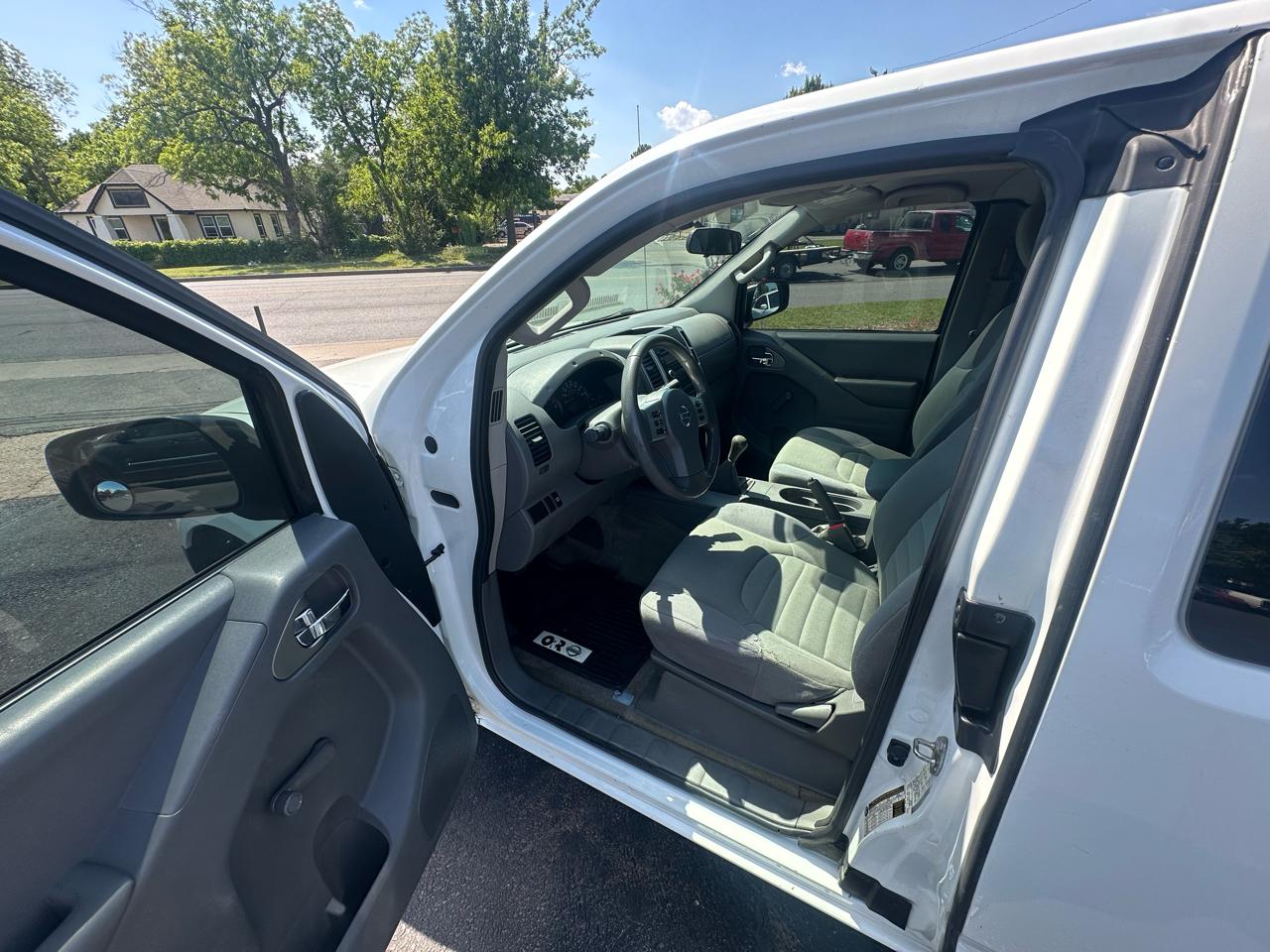Nissan Frontier 2WD King Cab I4 Manual S 2016