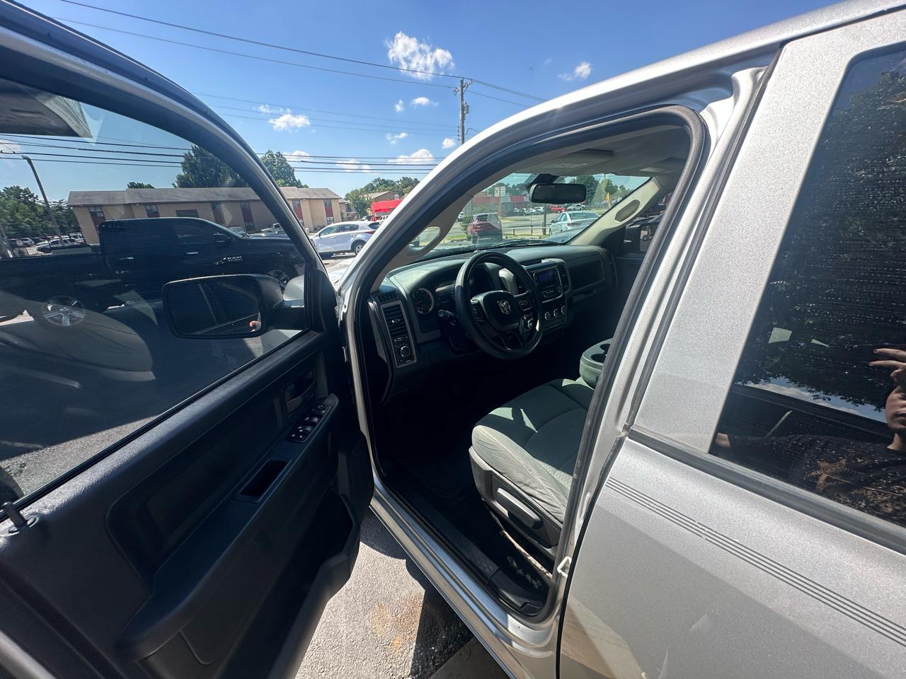 RAM 1500 2WD Quad Cab 140.5" Tradesman 2014