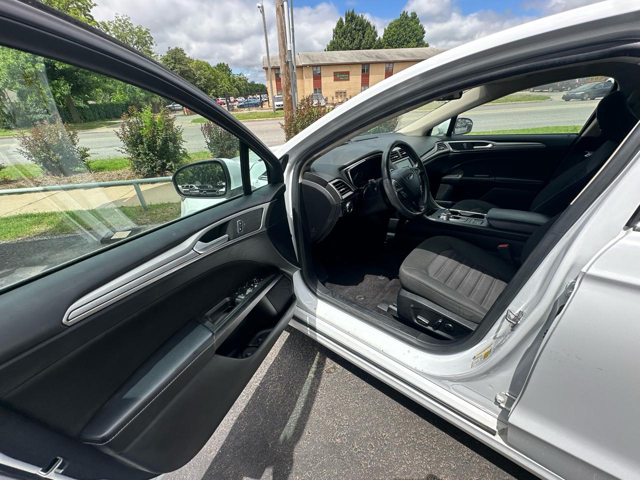 Ford Fusion SE FWD 2020