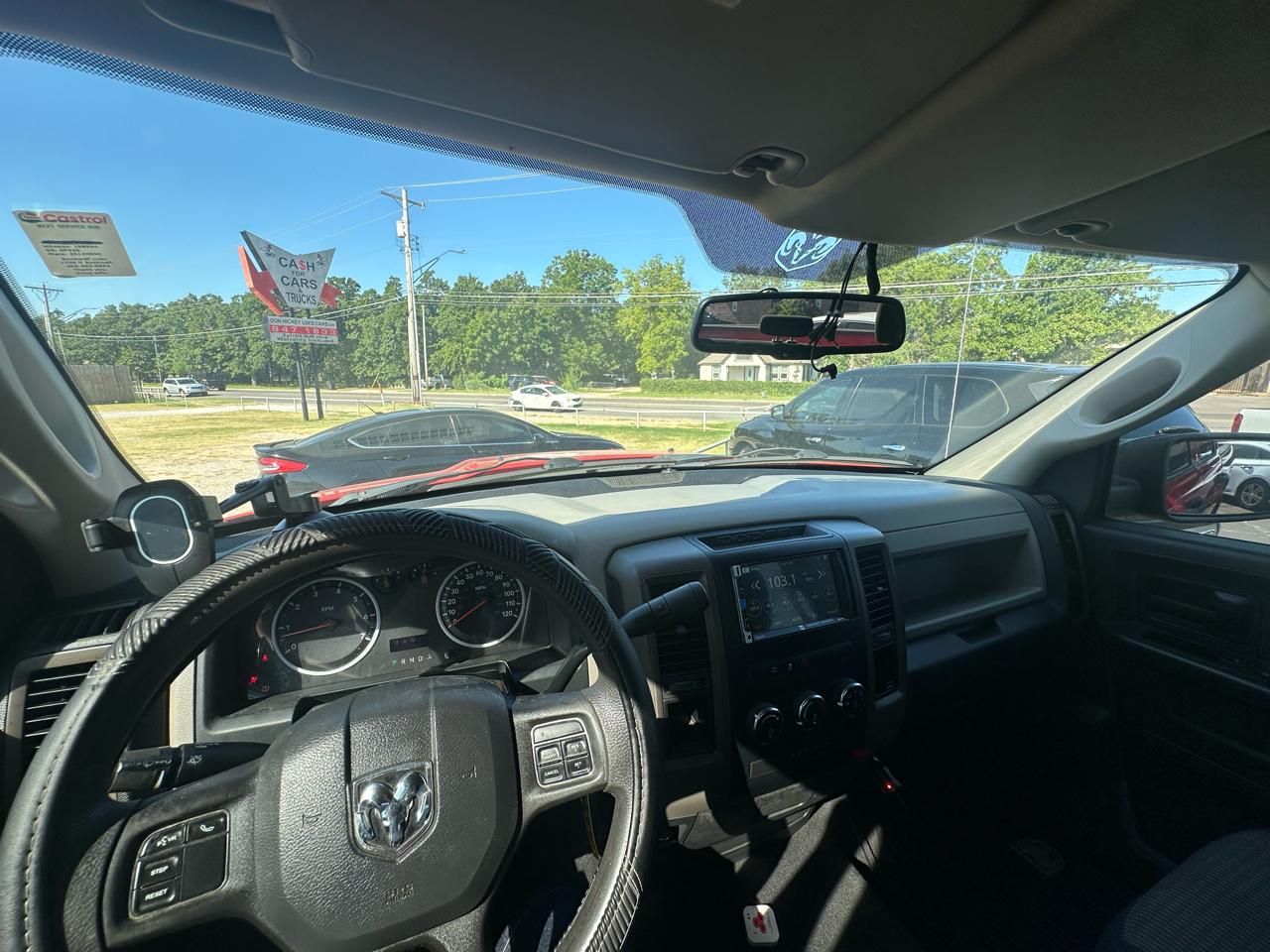 RAM 1500 2WD Quad Cab 140.5" Express 2012