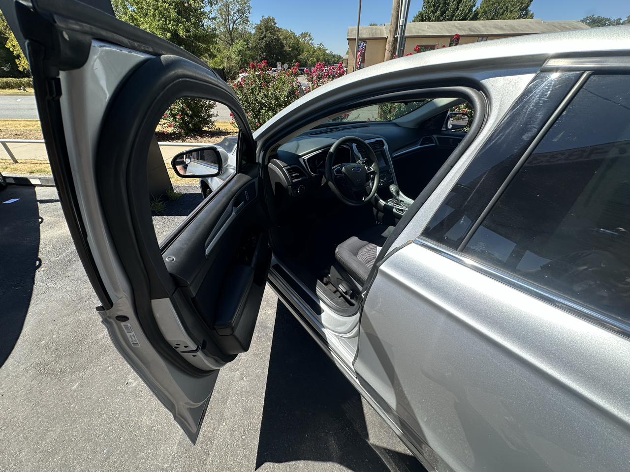 Ford Fusion 4dr Sdn SE FWD 2016