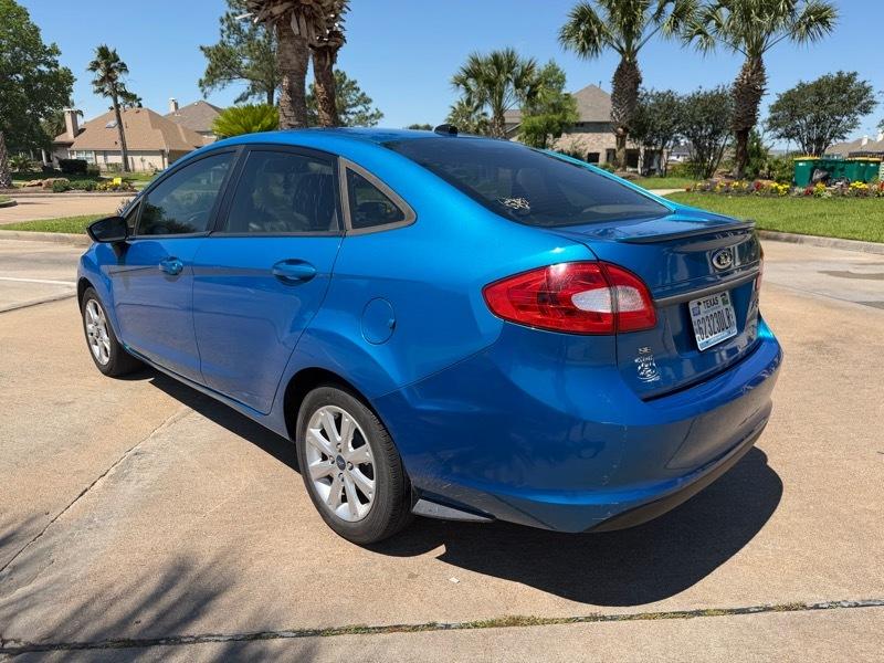 Ford Fiesta SE Sedan 2013