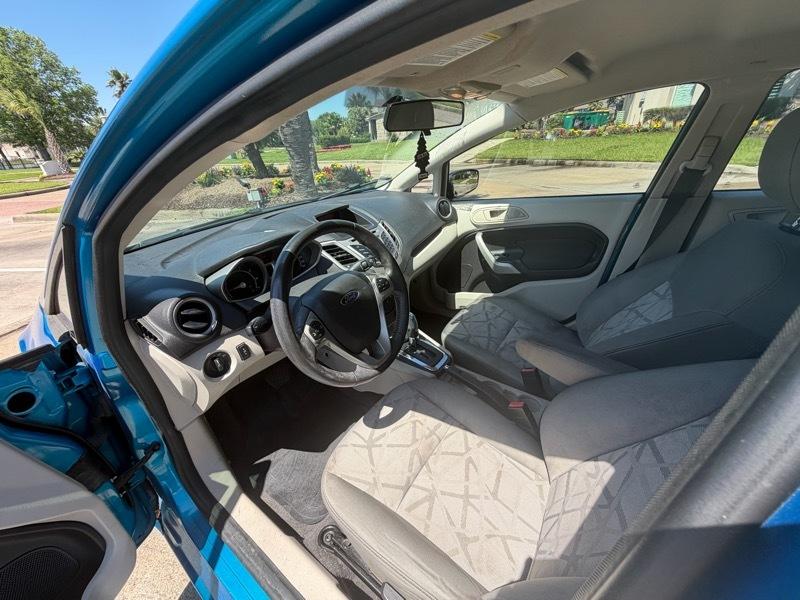 Ford Fiesta SE Sedan 2013