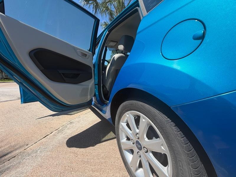 Ford Fiesta SE Sedan 2013