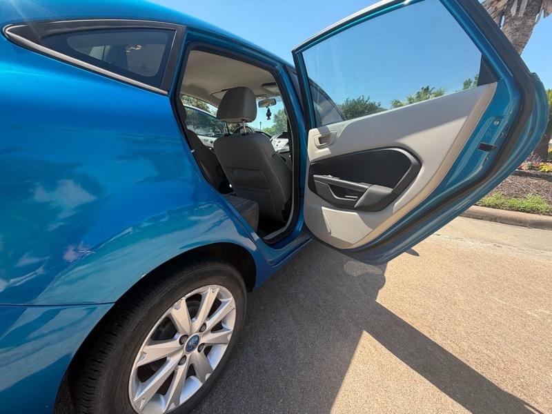 Ford Fiesta SE Sedan 2013
