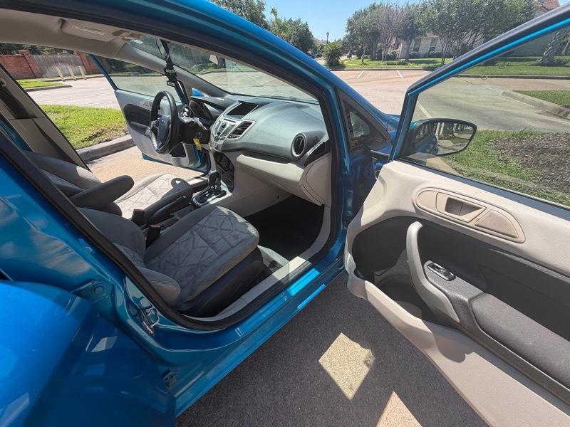 Ford Fiesta SE Sedan 2013