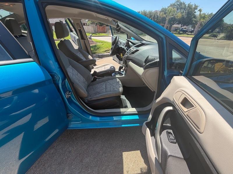 Ford Fiesta SE Sedan 2013